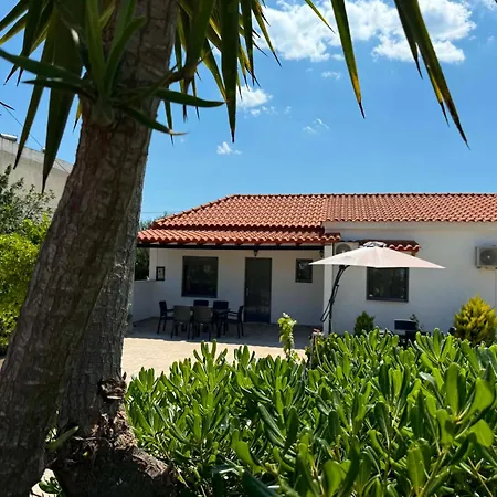 George's Place Апартаменты Плитра