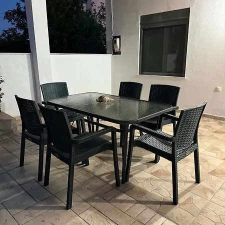 George's Place Апартаменты *