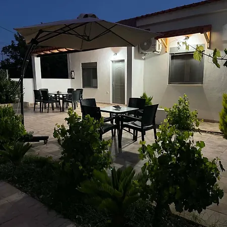 George's Place Плитра