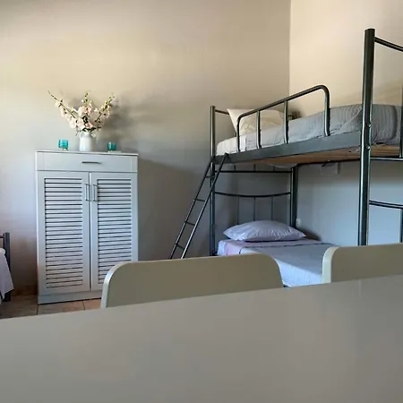 Апартаменты George's Place *