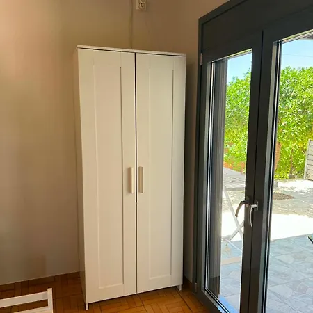 George's Place Апартаменты Плитра